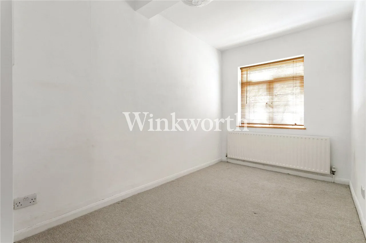 Waltheof Avenue, London, N17, photo 18