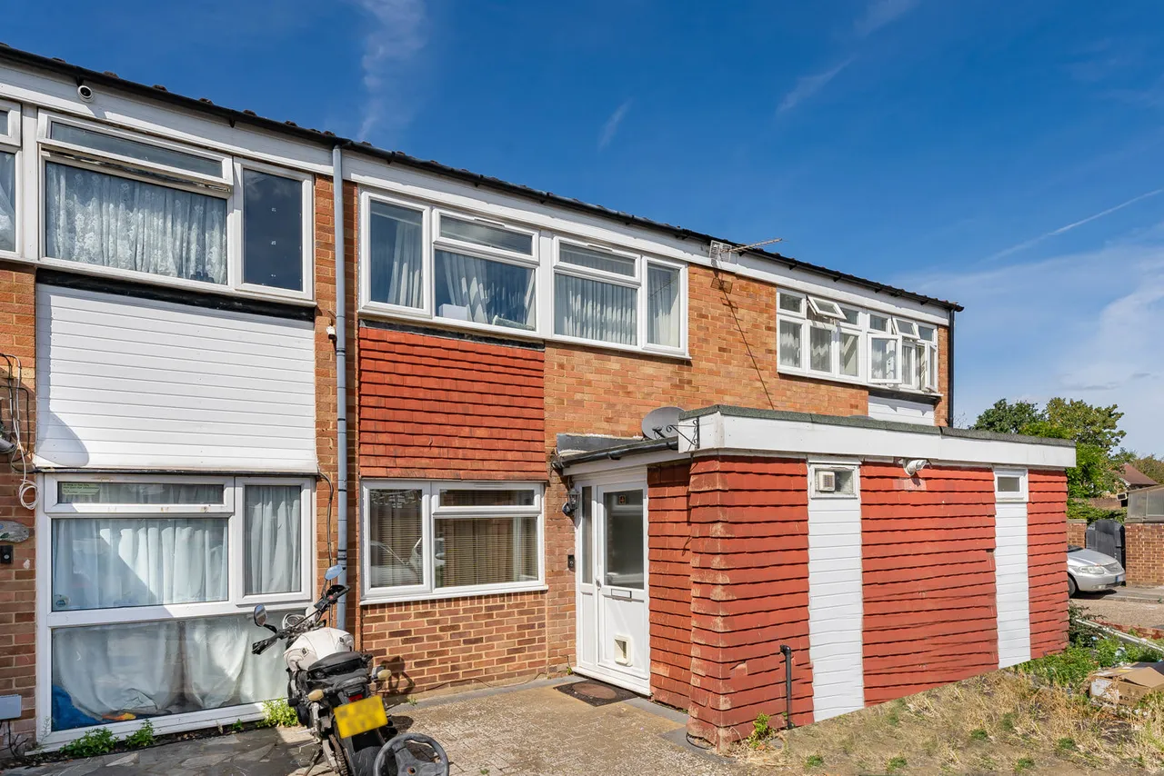 3 bed house for sale, Falcon Way, Sunbury-on-Thames, TW16