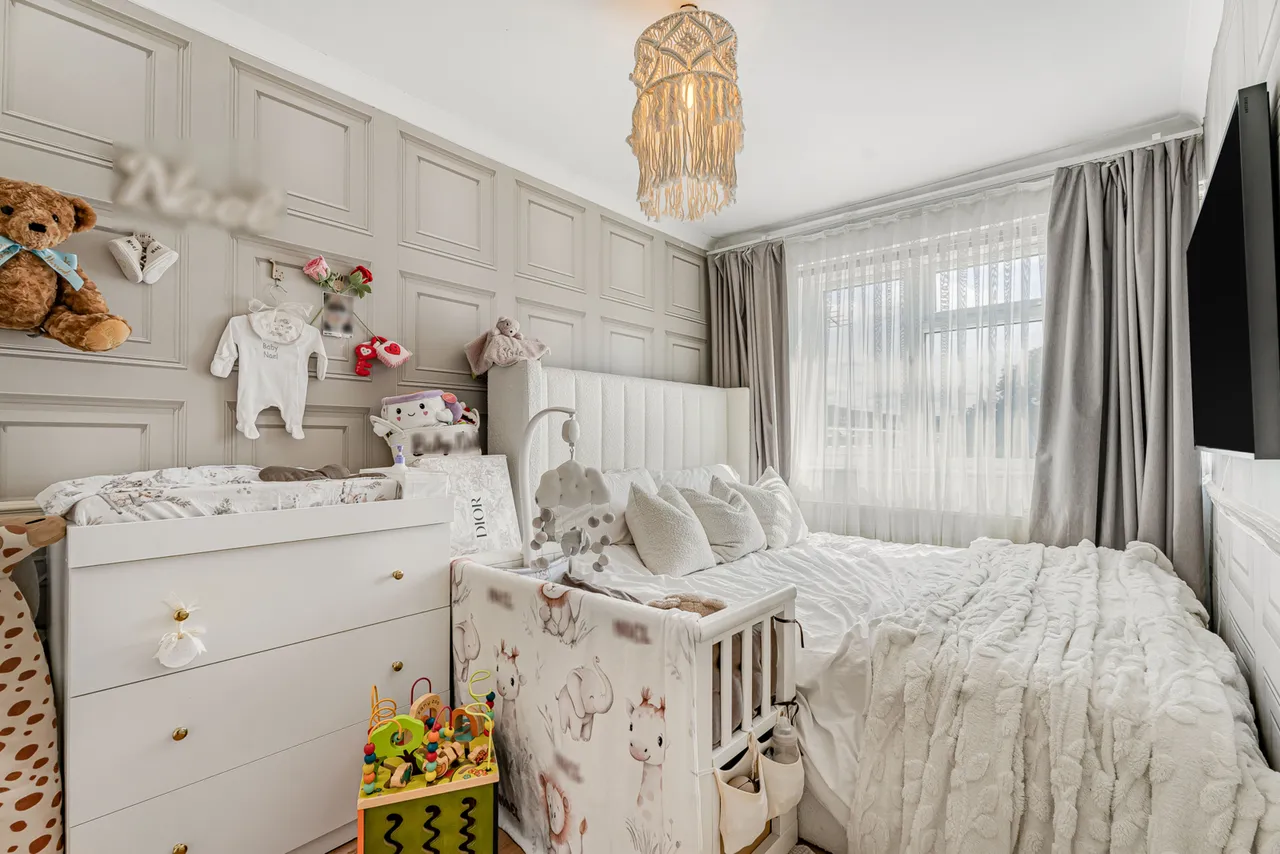 Falcon Way, Sunbury-on-Thames, TW16, photo 4