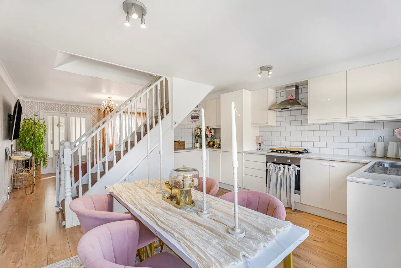Falcon Way, Sunbury-on-Thames, TW16, photo 8