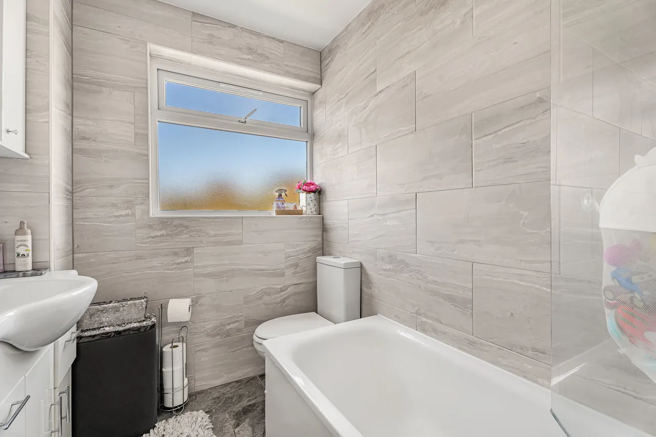 Falcon Way, Sunbury-on-Thames, TW16, photo 13