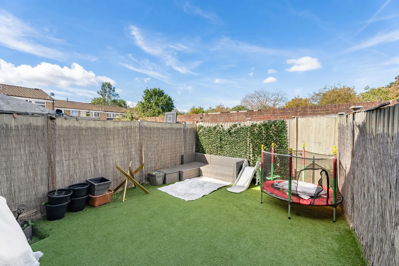Falcon Way, Sunbury-on-Thames, TW16, photo 14