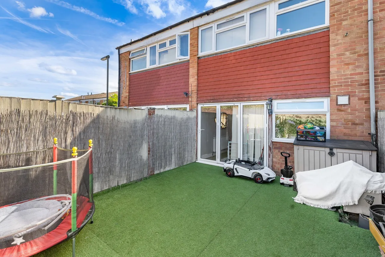 Falcon Way, Sunbury-on-Thames, TW16, photo 5