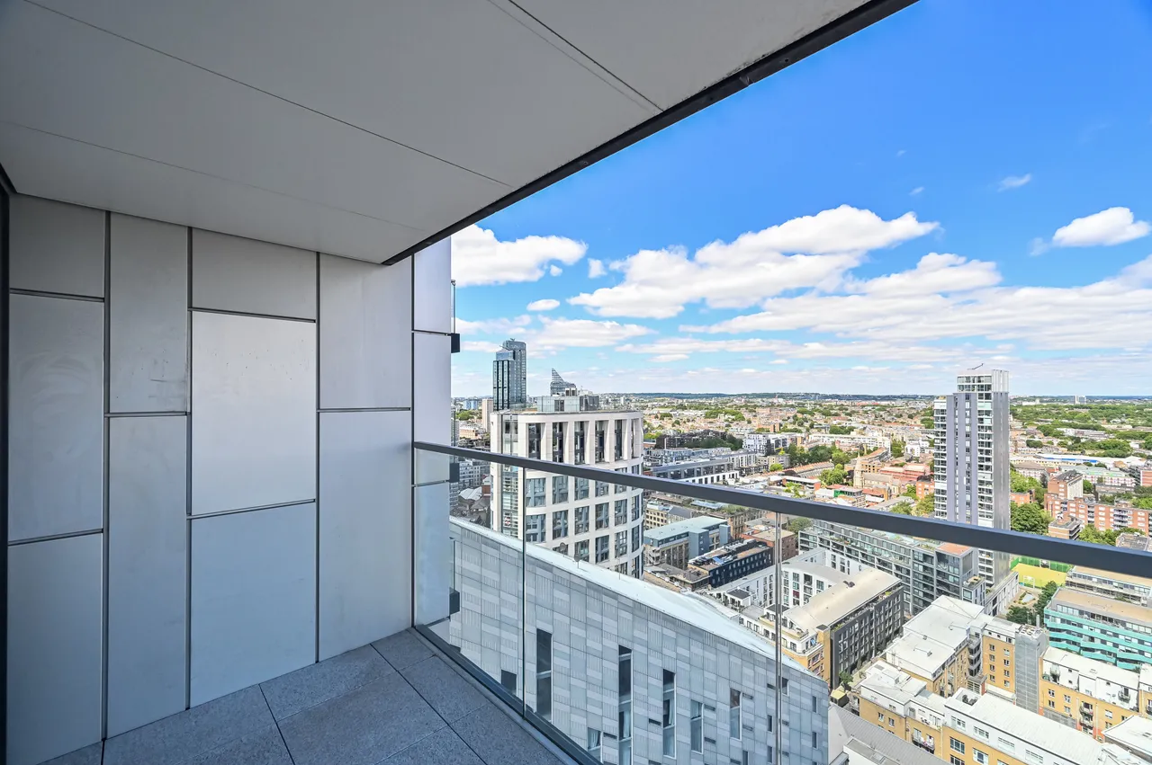 Flat 2404, 145 City Road, London, photo 4