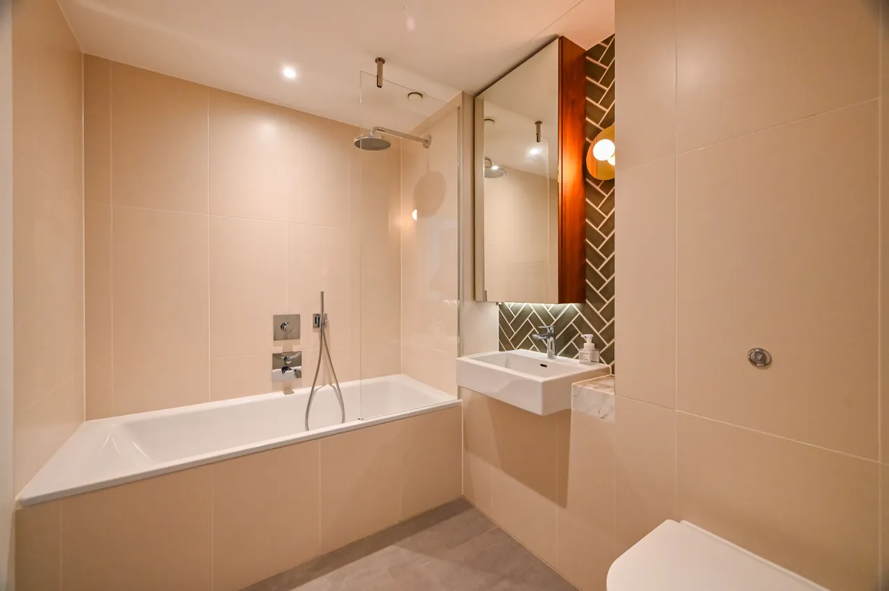 Flat 2404, 145 City Road, London, photo 5