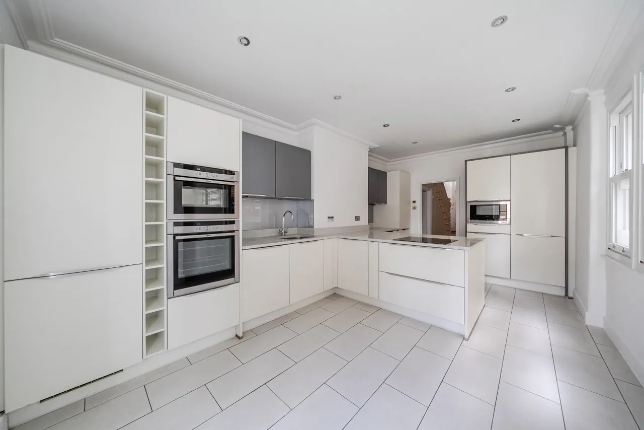 Acris Street, London, SW18, photo 3