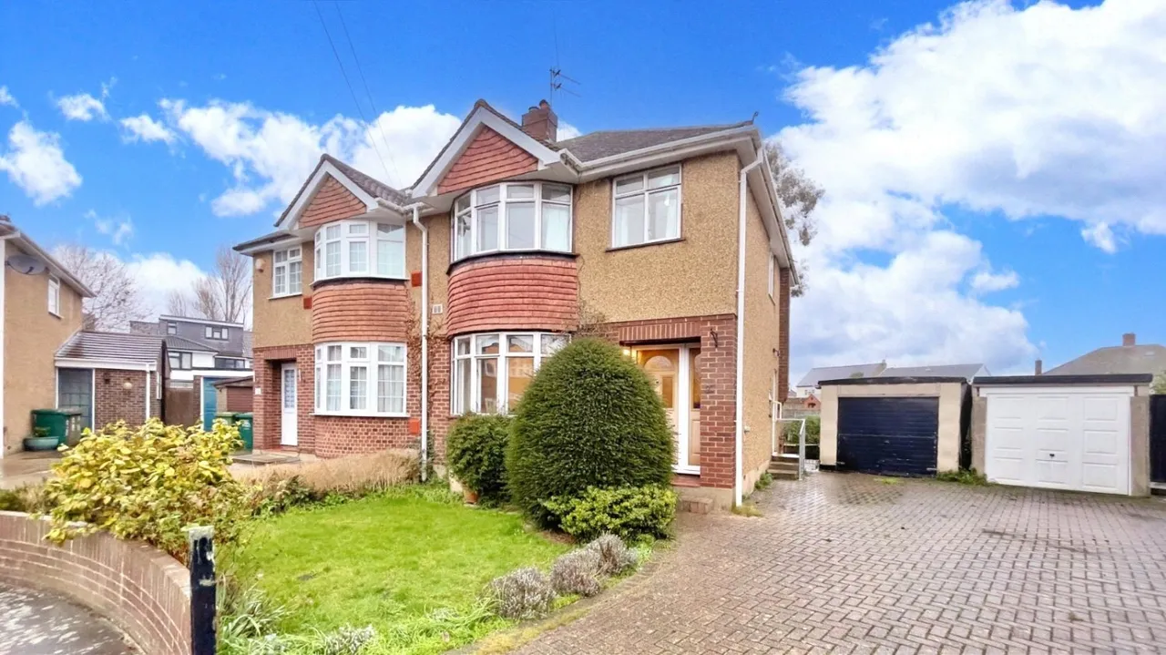 Stanwell Gardens, Stanwell, TW19, photo 22