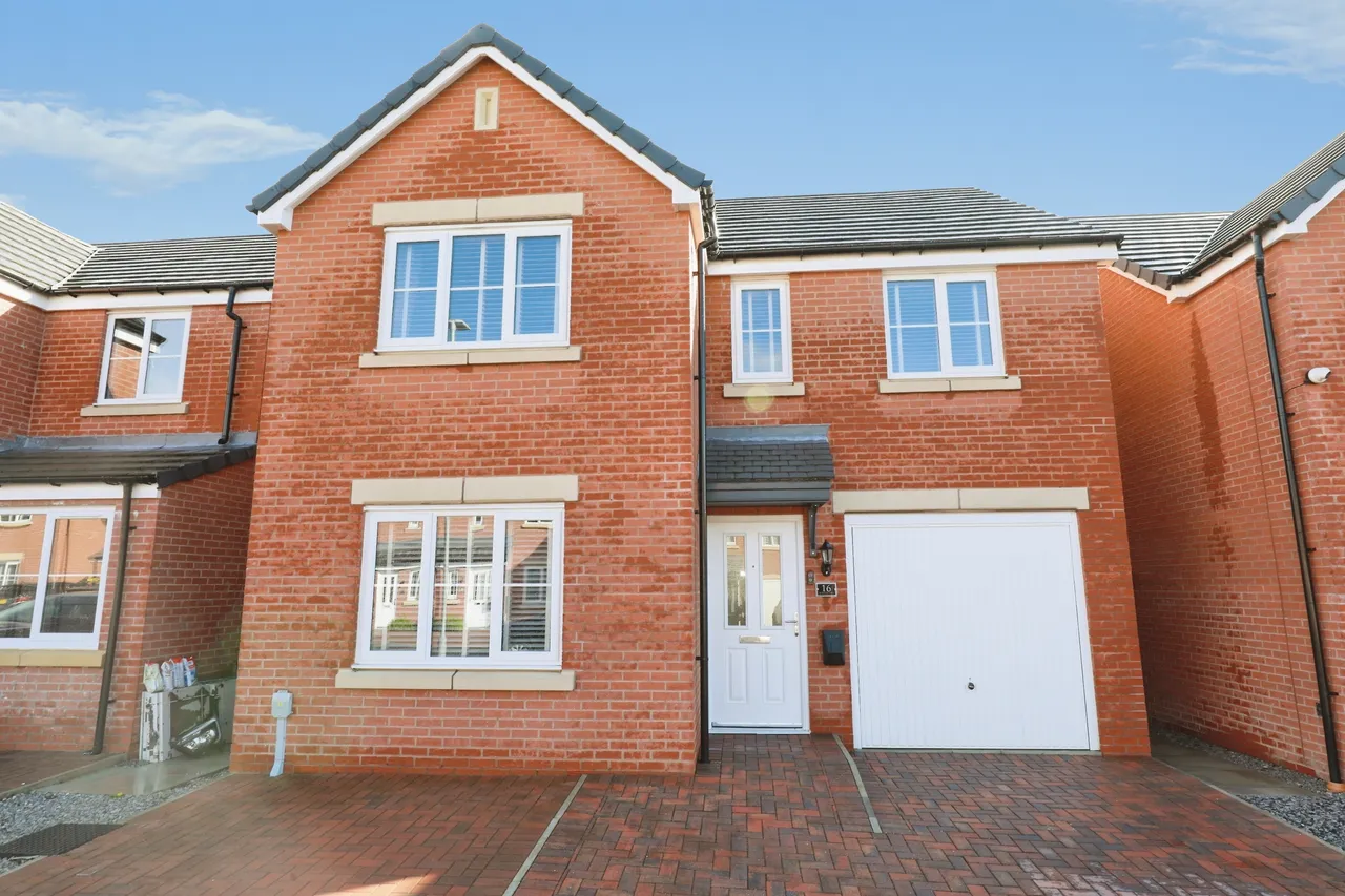 4 bed house for sale — Bunkers Hill, Stoke-On-Trent