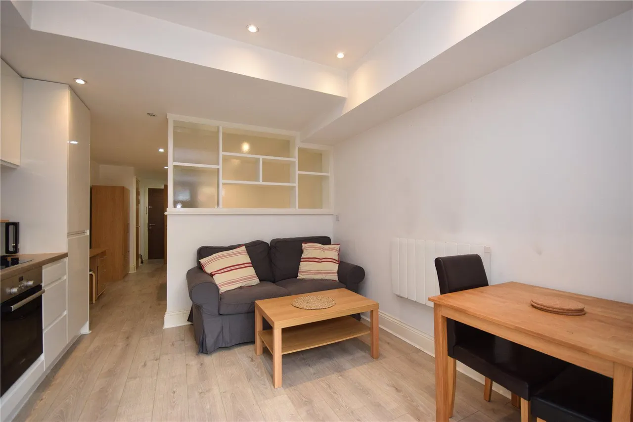 Victoria Gardens, Hyde Park, LS6, photo 9