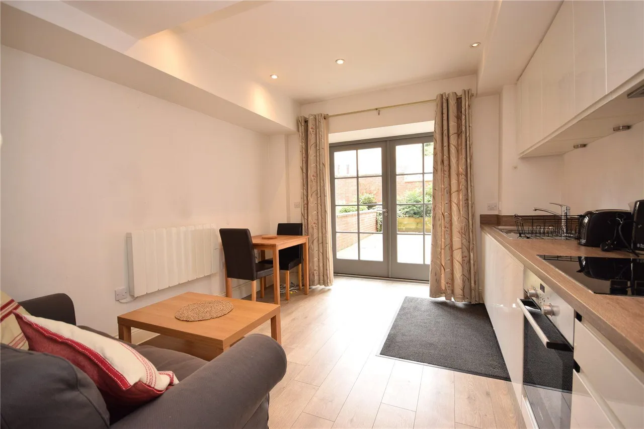 Victoria Gardens, Hyde Park, LS6, photo 2