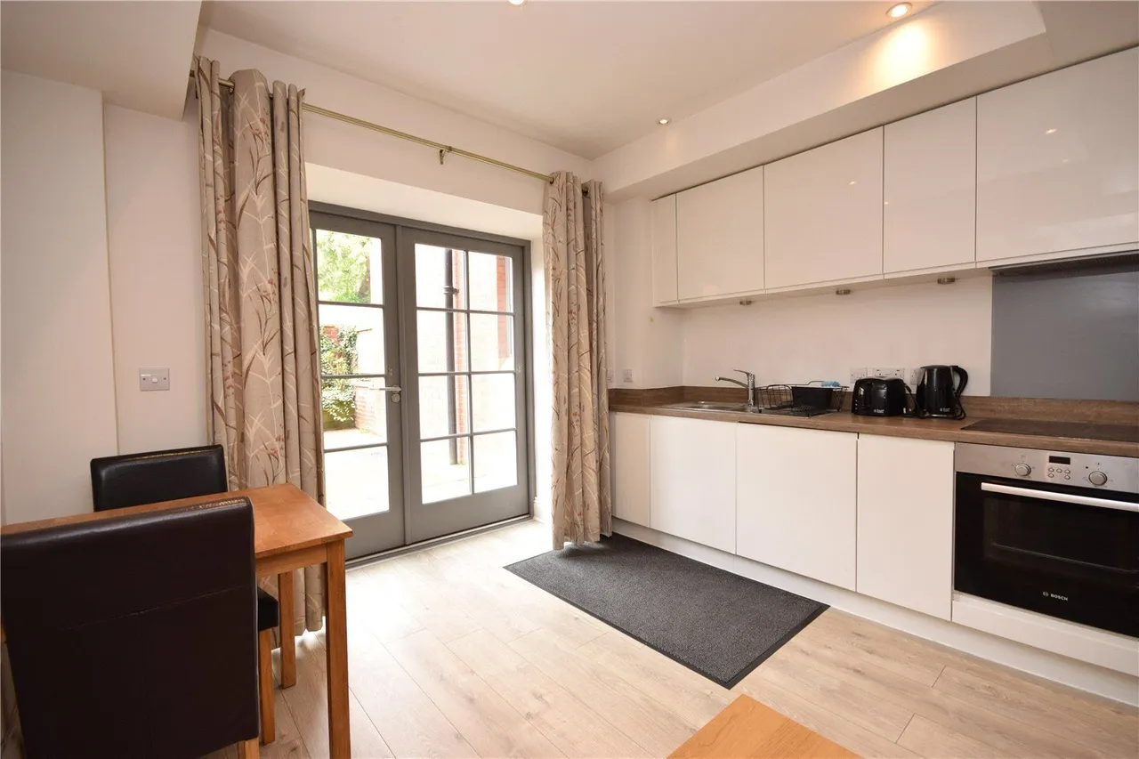 Victoria Gardens, Hyde Park, LS6, photo 7