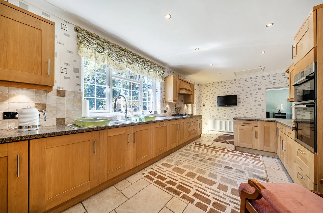 Portesbery Road, Camberley, Surrey, GU15 3TF, photo 14