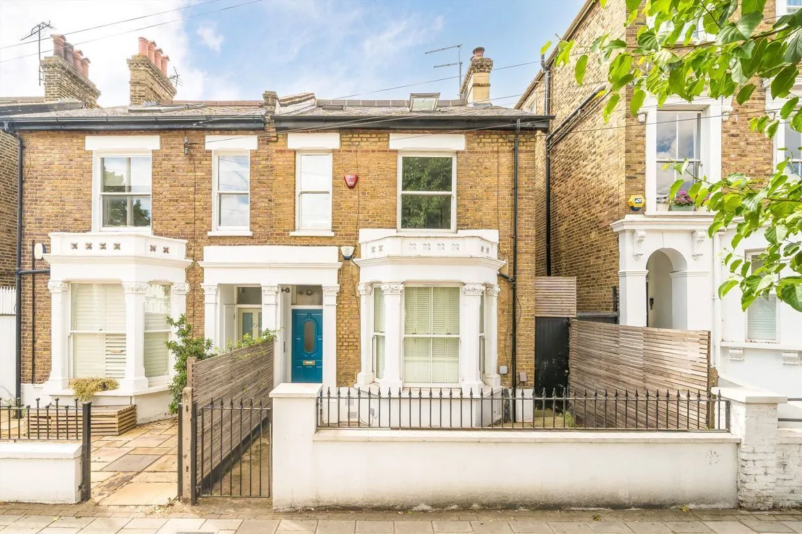 3 bed flat for sale, Fernlea Road, SW12