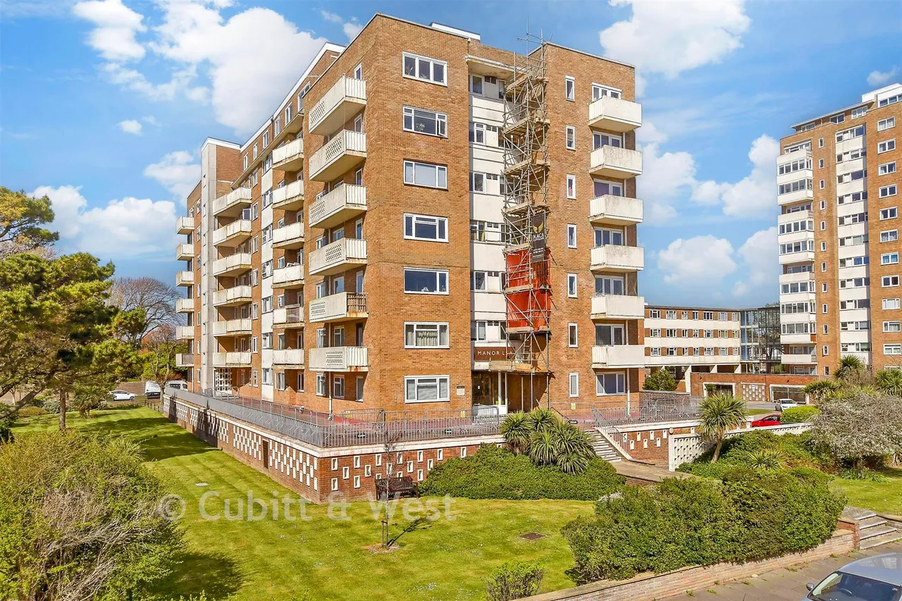 2 bed flat for sale, Boundary Road, Worthing, BN11