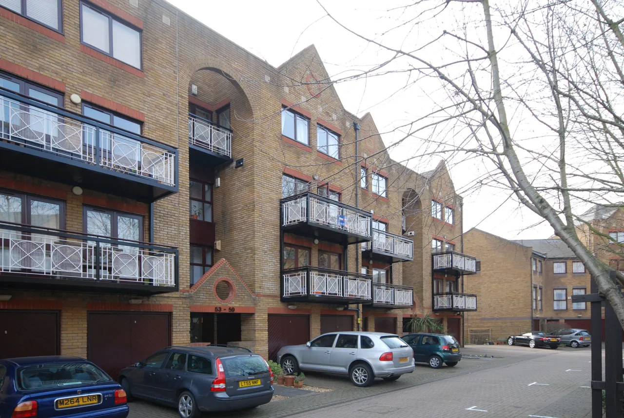 4 bed flat for sale, London, E14