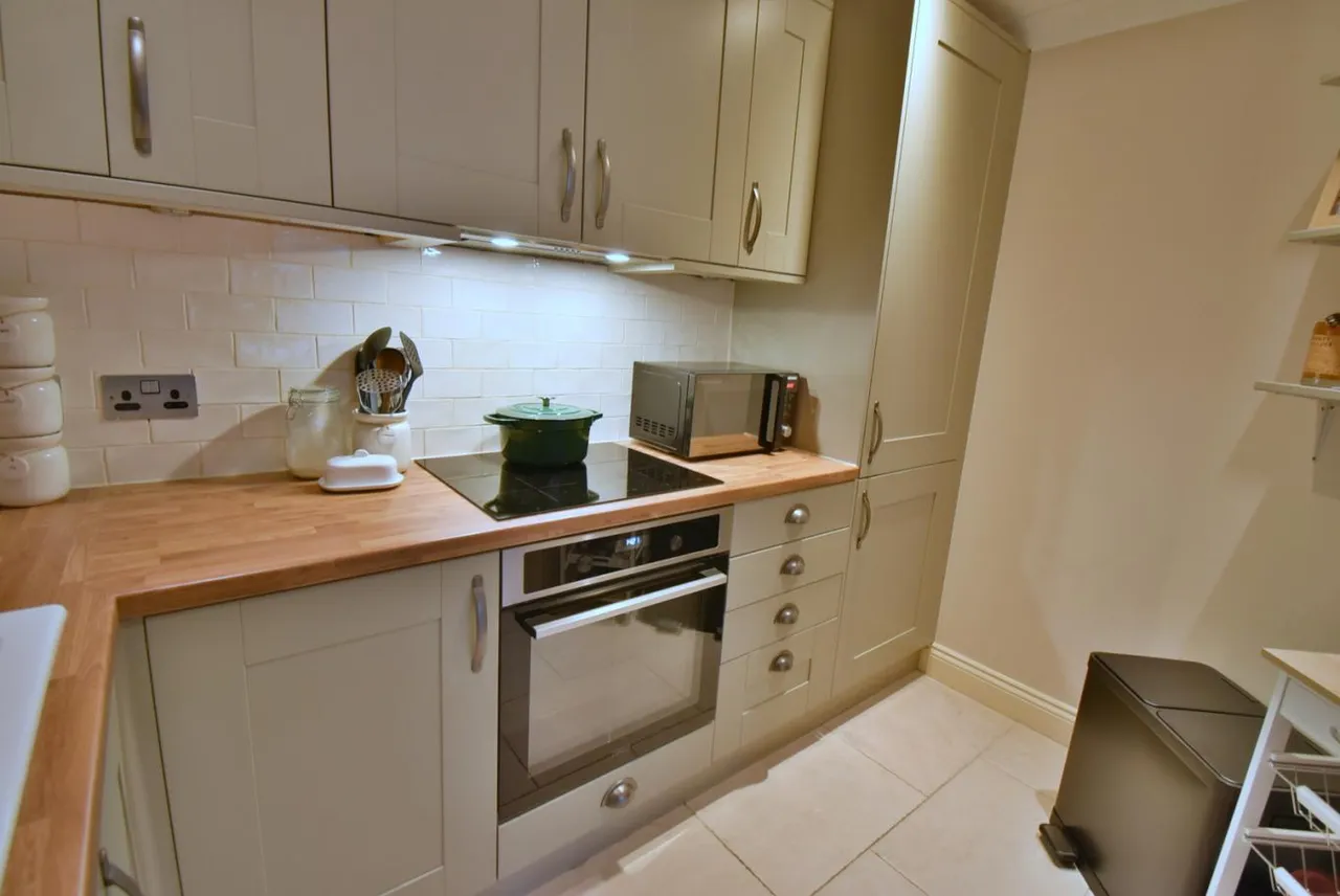 Milbourne Court, BH22, photo 4