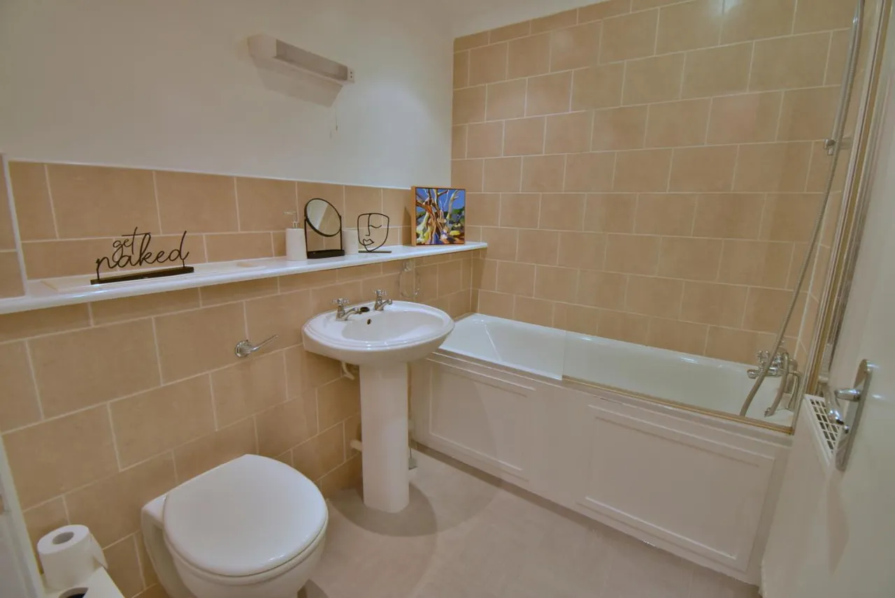 Milbourne Court, BH22, photo 12