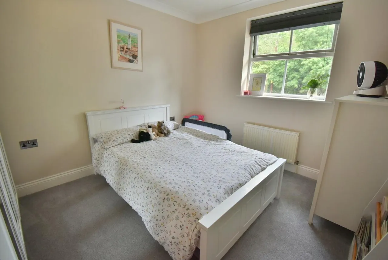 Milbourne Court, BH22, photo 10