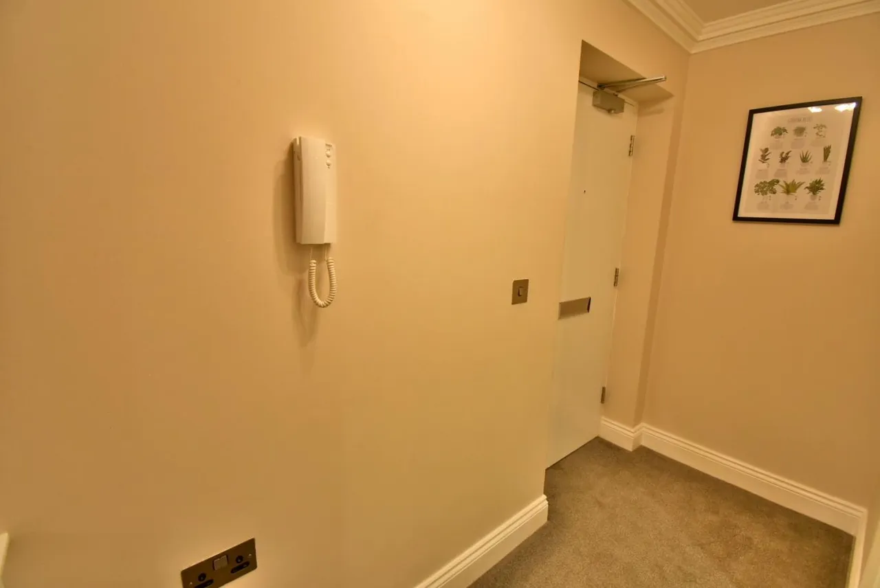 Milbourne Court, BH22, photo 15
