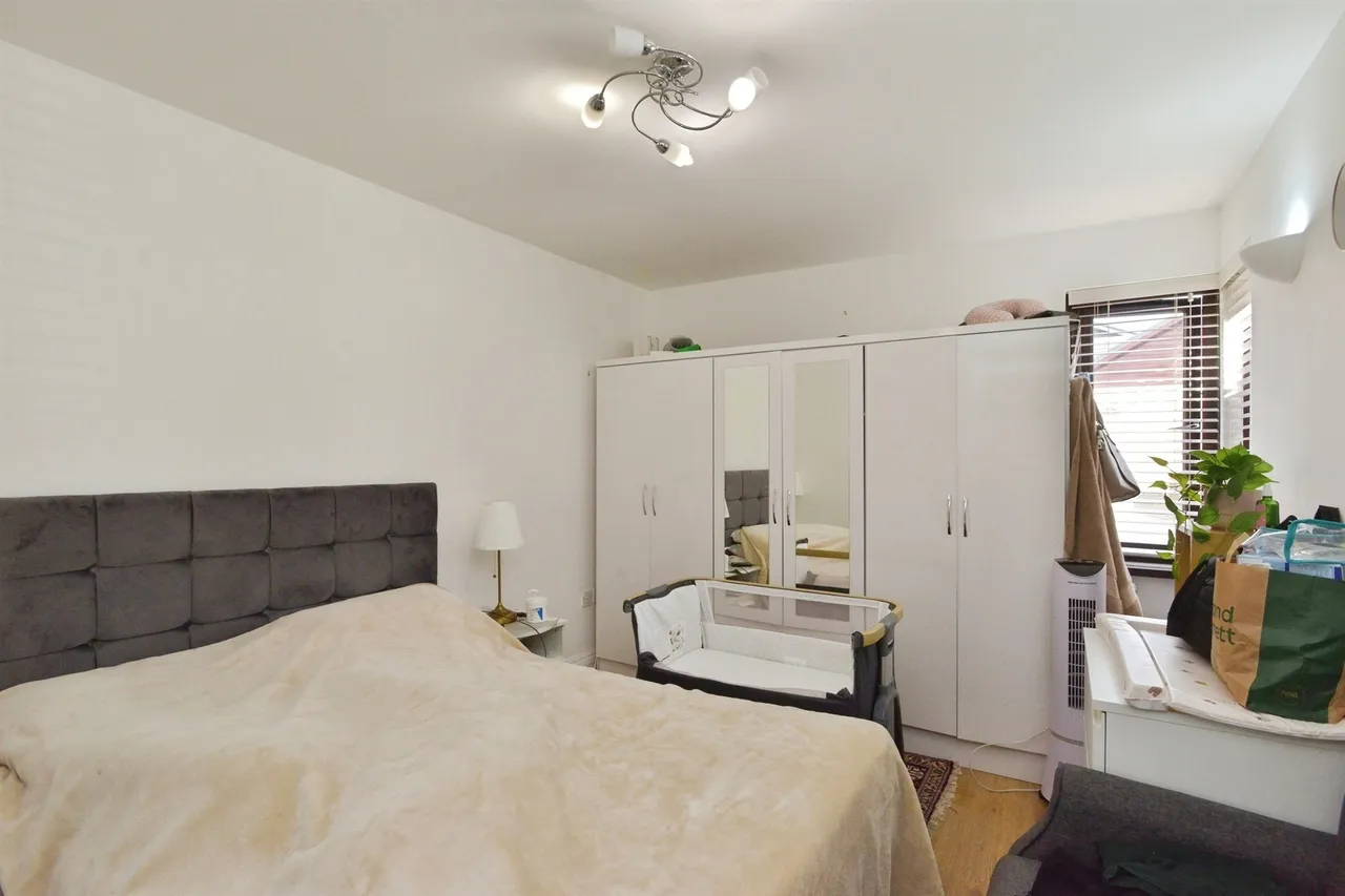 Coleshill Place, Bradwell Common, MK13, photo 8