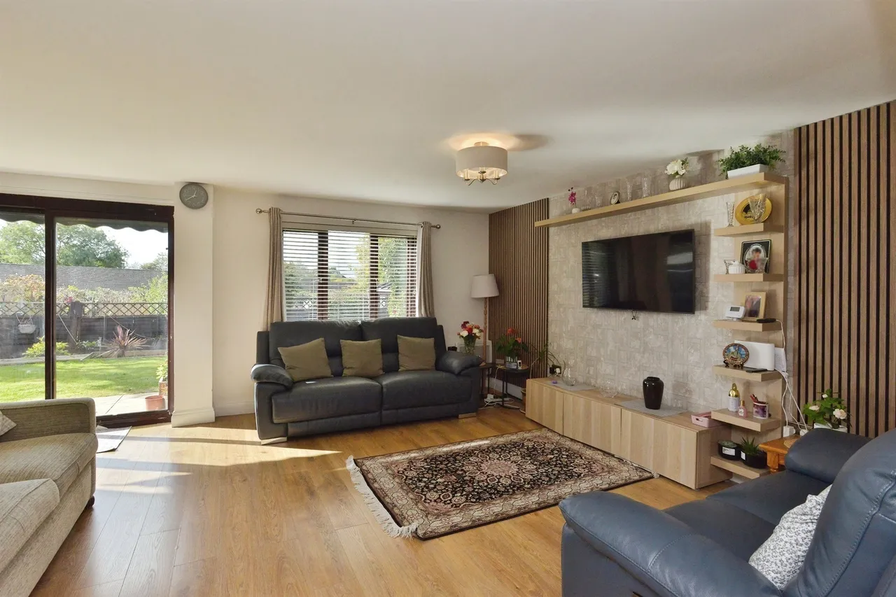 Coleshill Place, Bradwell Common, MK13, photo 6