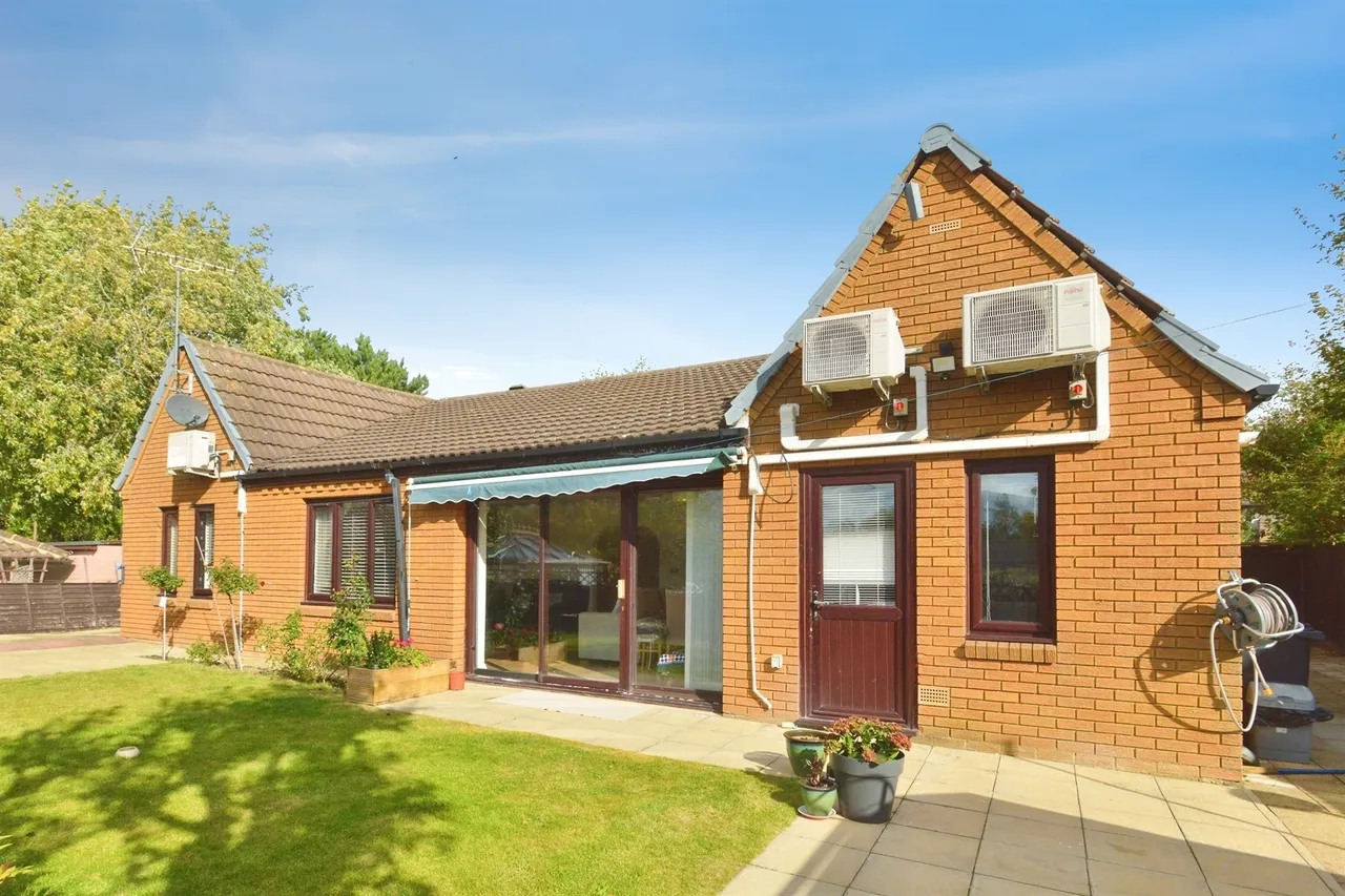 Coleshill Place, Bradwell Common, MK13, photo 3