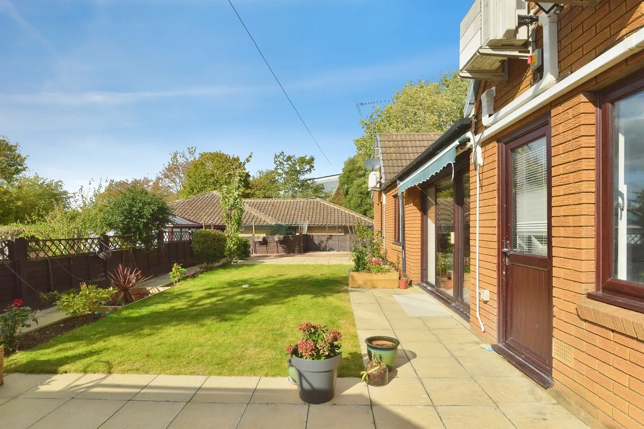 Coleshill Place, Bradwell Common, MK13, photo 12