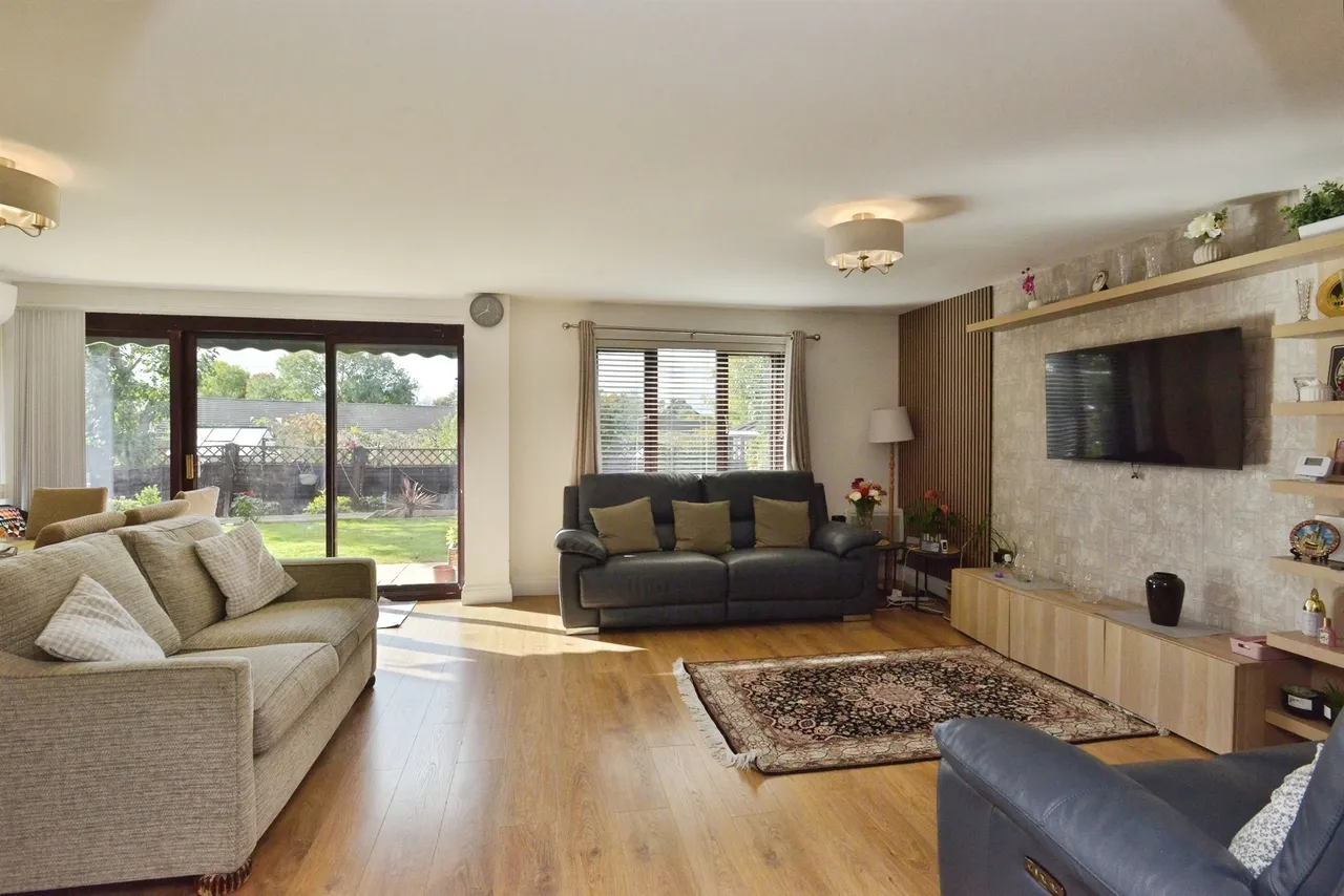 Coleshill Place, Bradwell Common, MK13, photo 17