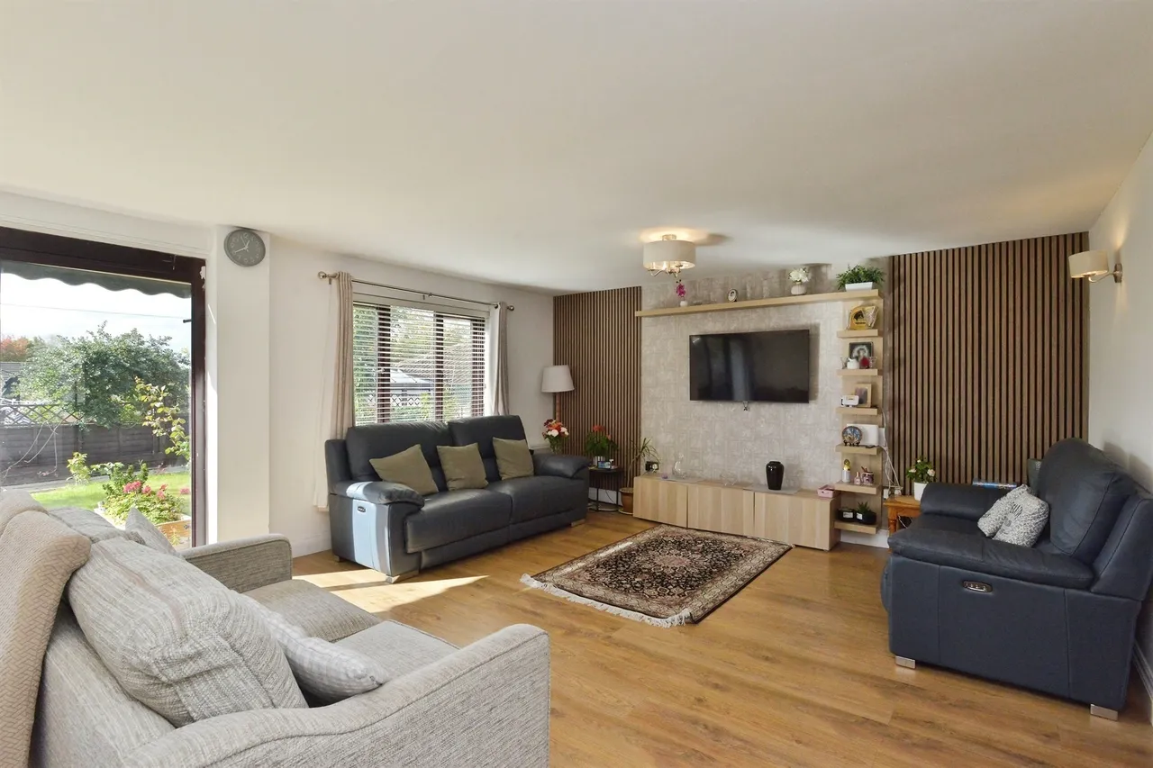 Coleshill Place, Bradwell Common, MK13, photo 4