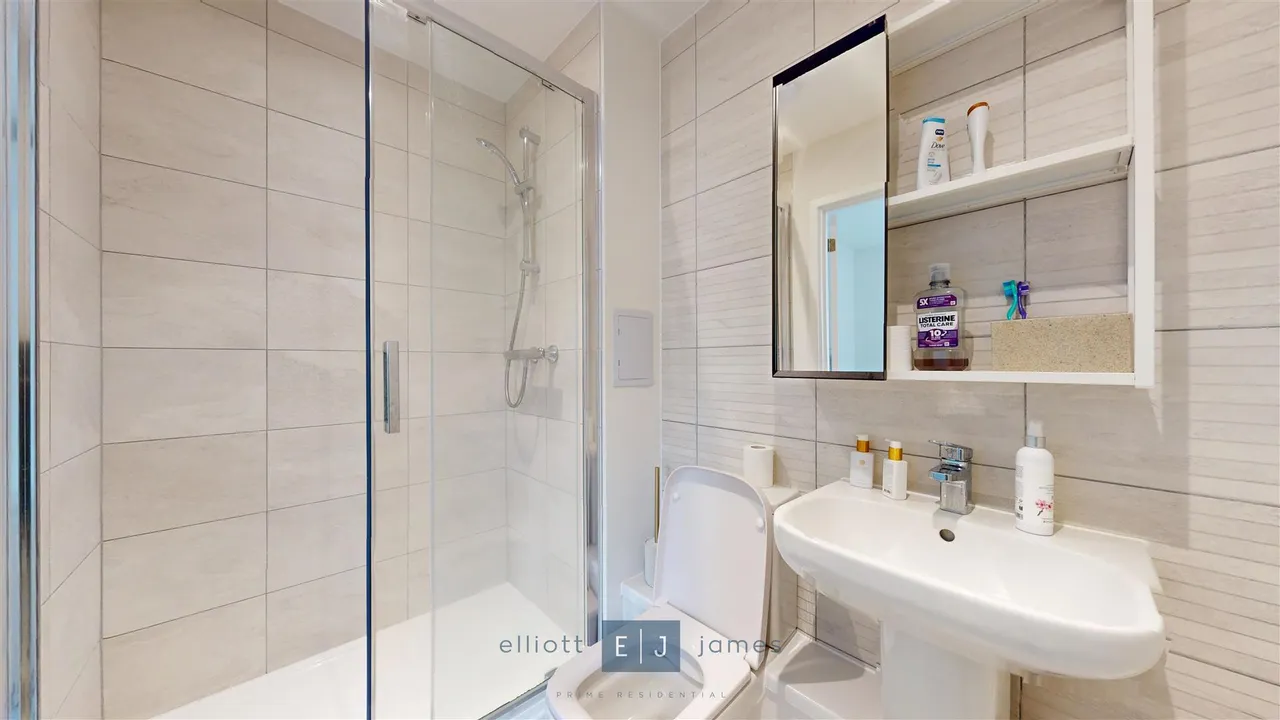 Luctons Close, Loughton, IG10, photo 6