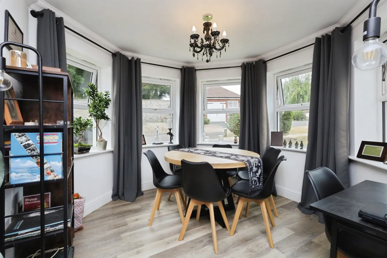 St. Annes Road, Eastbourne, photo 6