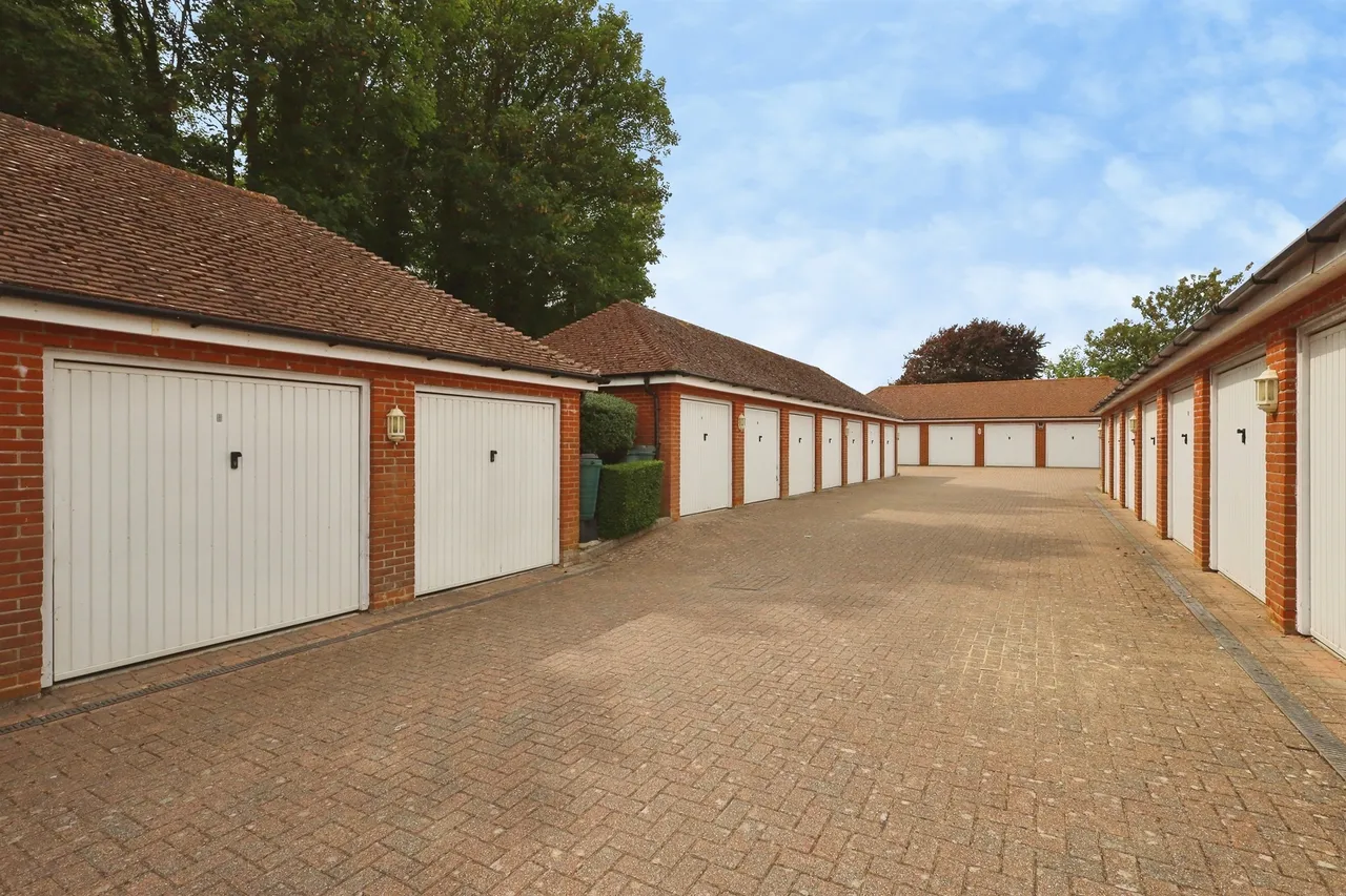 St. Annes Road, Eastbourne, photo 11