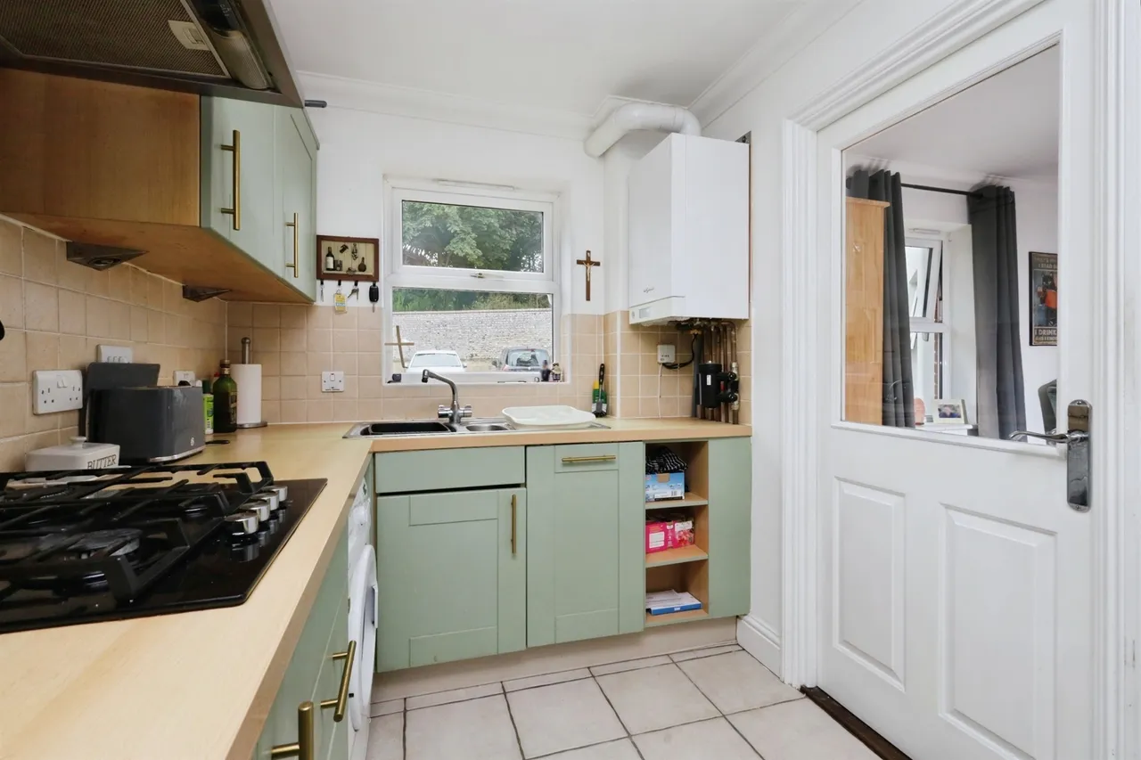 St. Annes Road, Eastbourne, photo 5