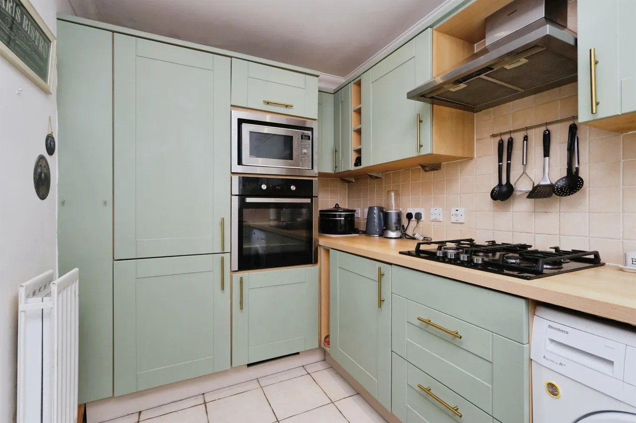 St. Annes Road, Eastbourne, photo 4