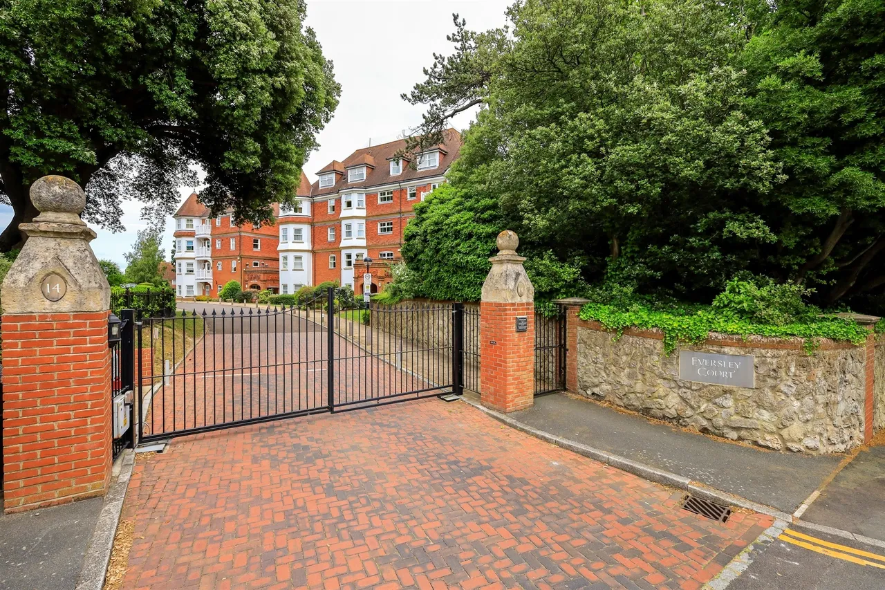 St. Annes Road, Eastbourne, photo 12