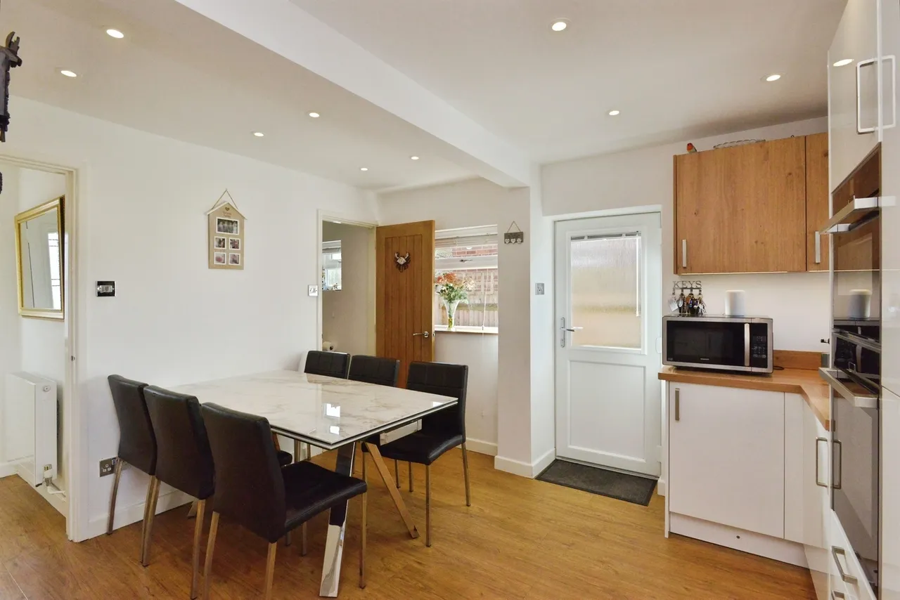 Manor Close, Cosgrove, MK19, photo 8