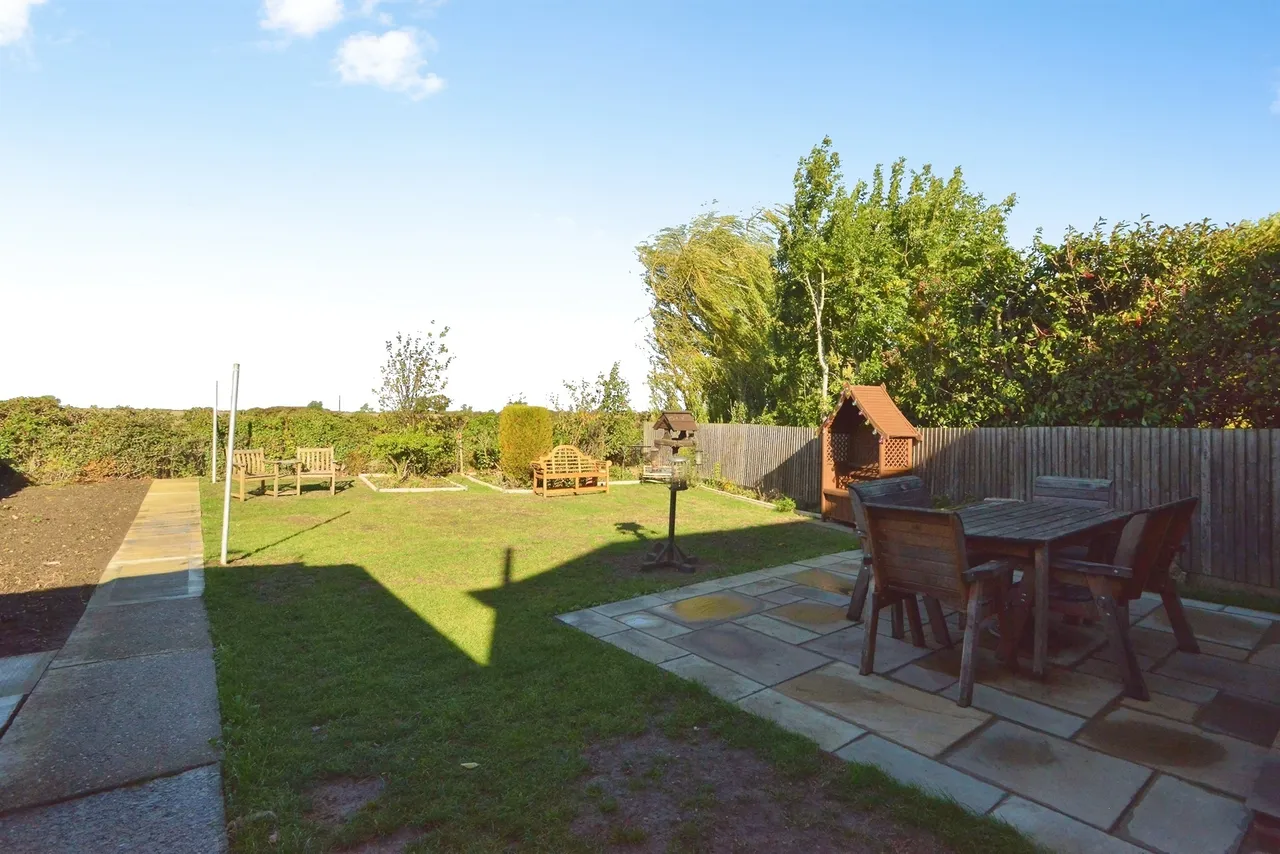 Manor Close, Cosgrove, MK19, photo 19