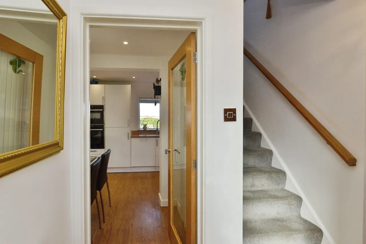 Manor Close, Cosgrove, MK19, photo 5