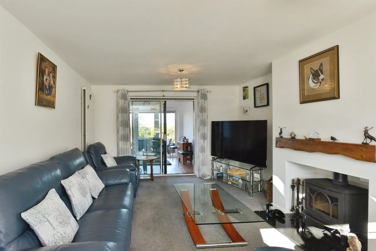 Manor Close, Cosgrove, MK19, photo 9