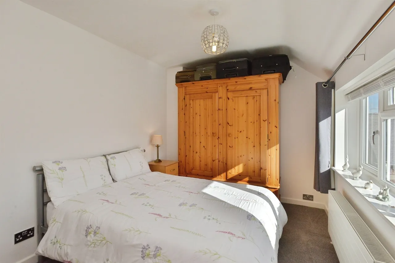 Manor Close, Cosgrove, MK19, photo 13