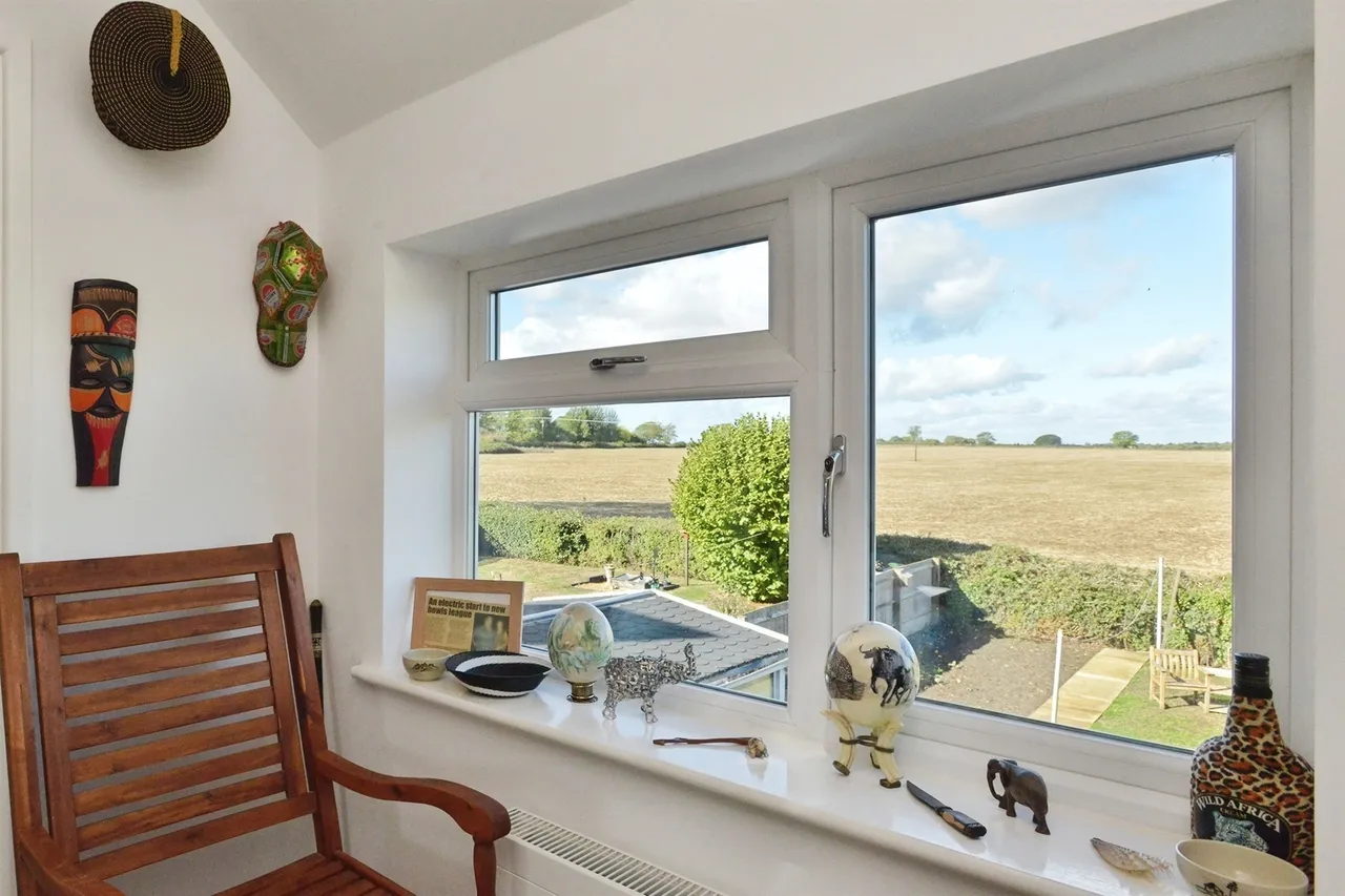 Manor Close, Cosgrove, MK19, photo 15