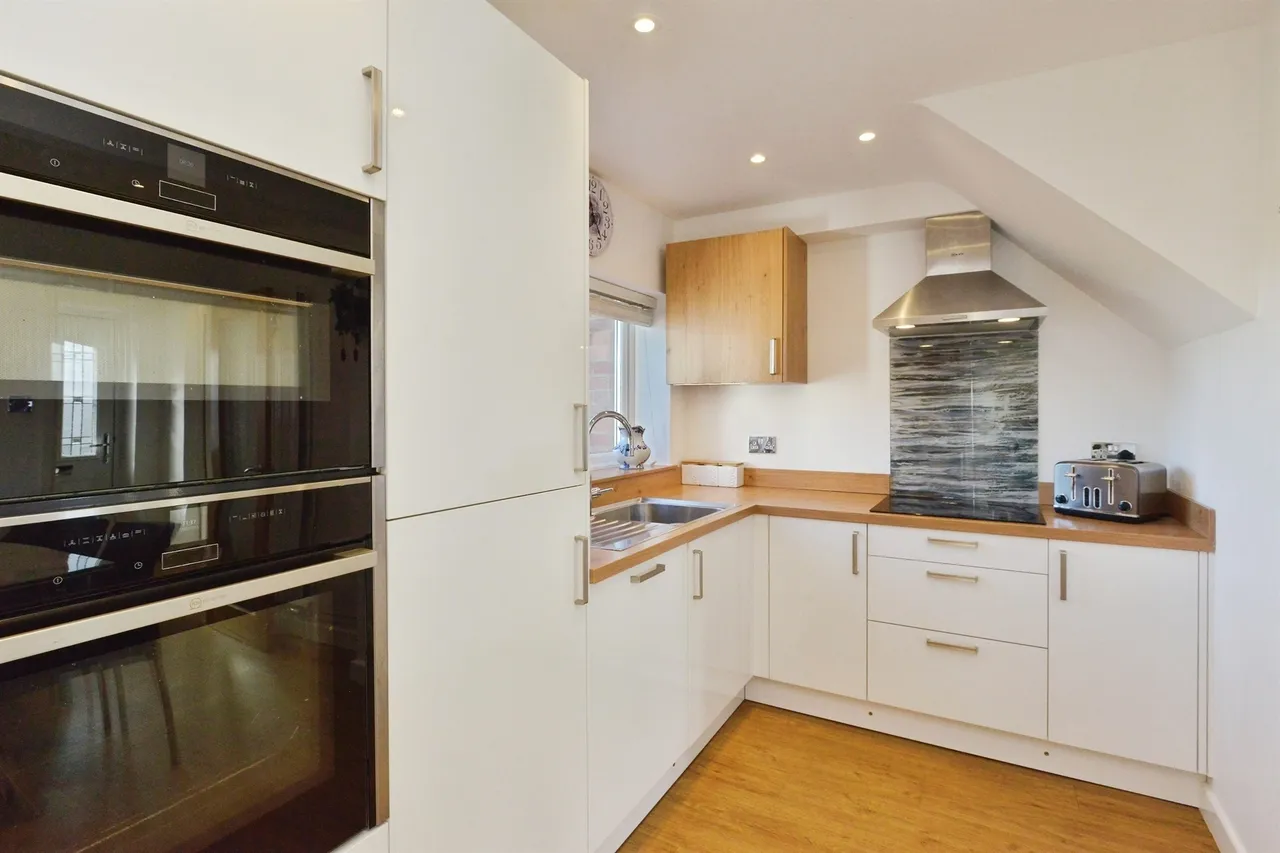 Manor Close, Cosgrove, MK19, photo 6