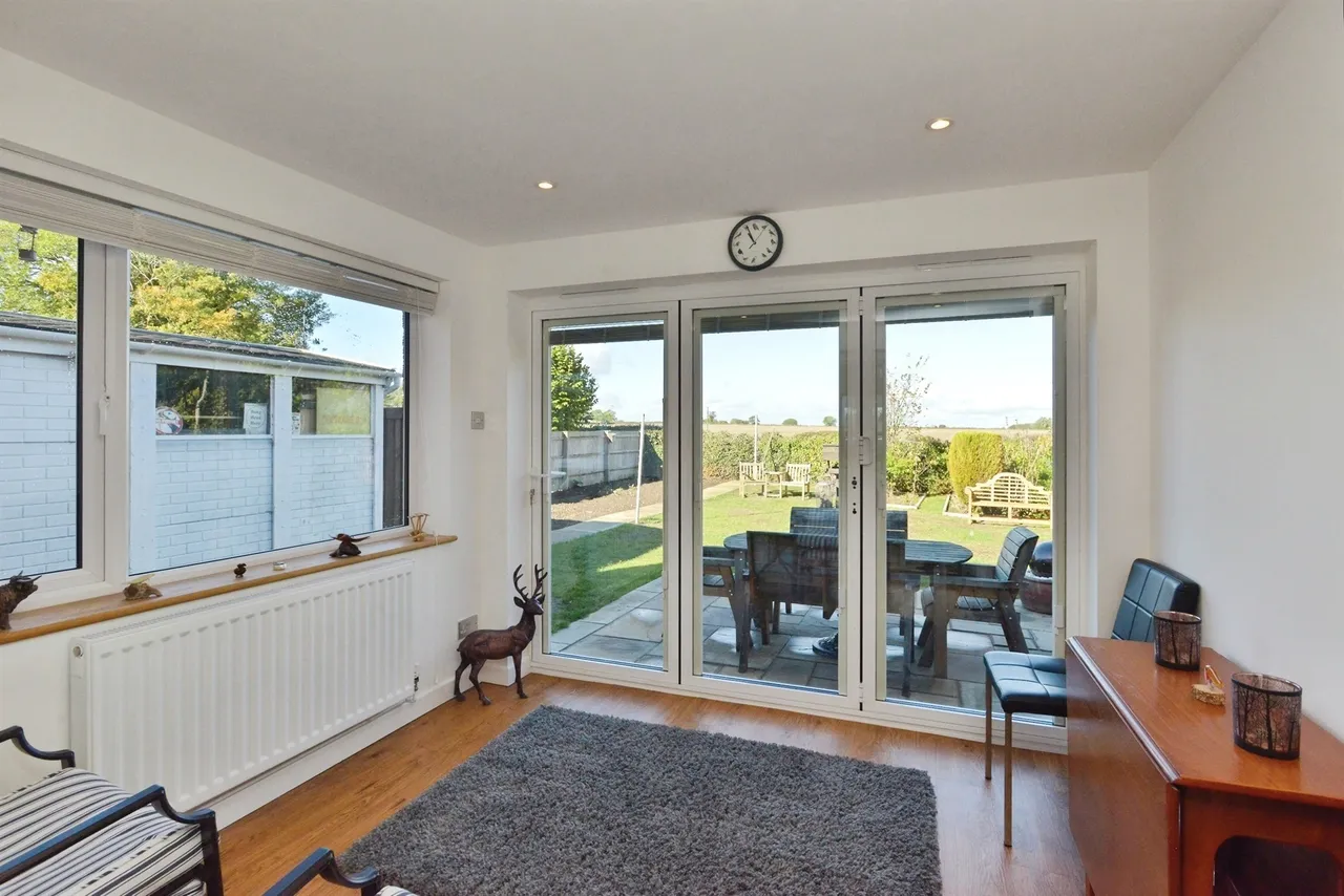 Manor Close, Cosgrove, MK19, photo 10