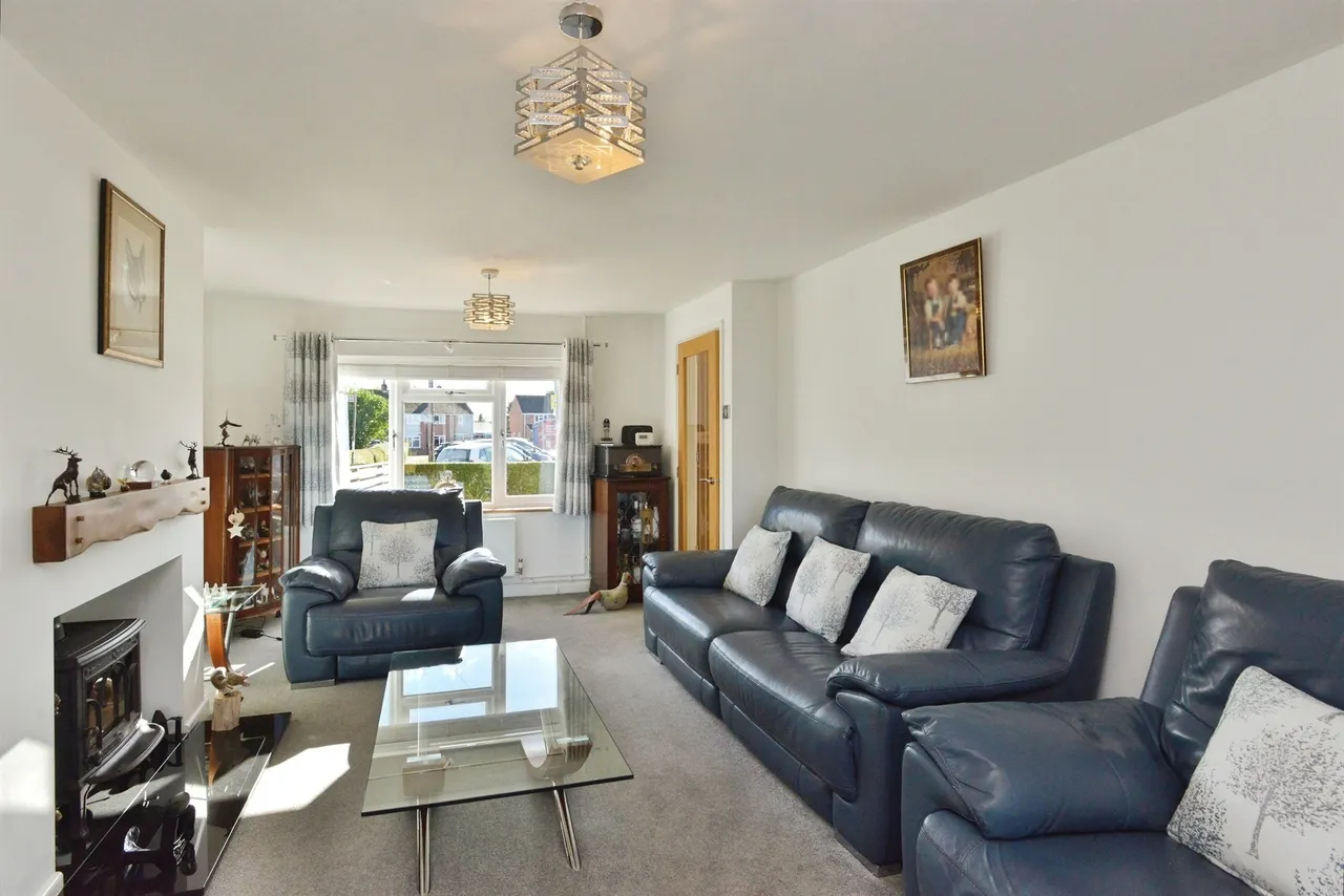Manor Close, Cosgrove, MK19, photo 3
