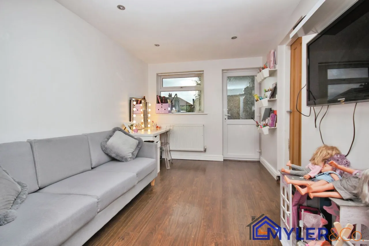 Dykin Road, Widnes, photo 4