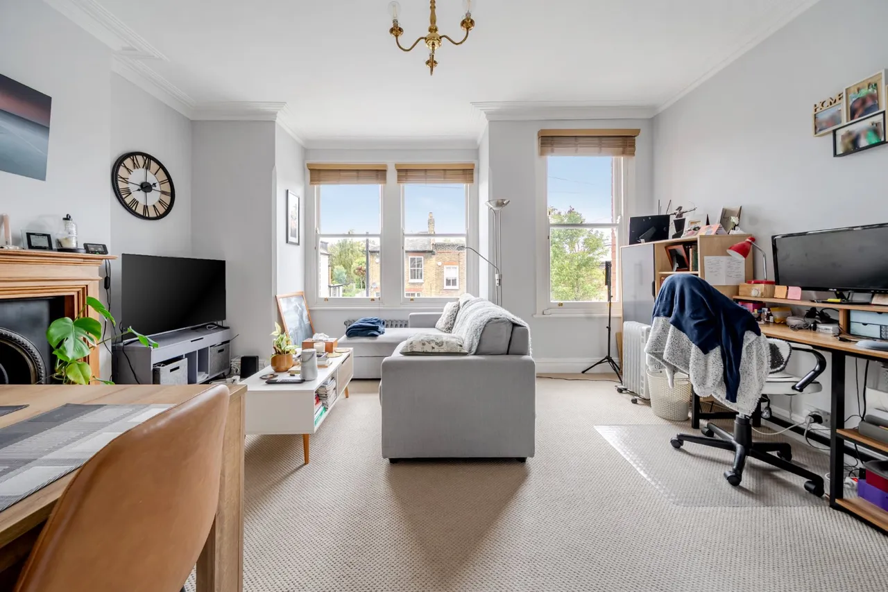 3 bed flat to rent, Hindmans Road, London, SE22