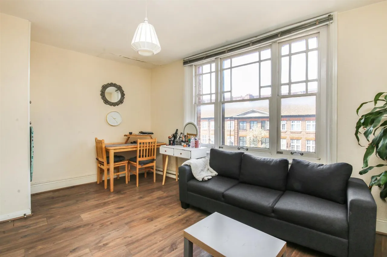 High Road, London, N22, photo 3