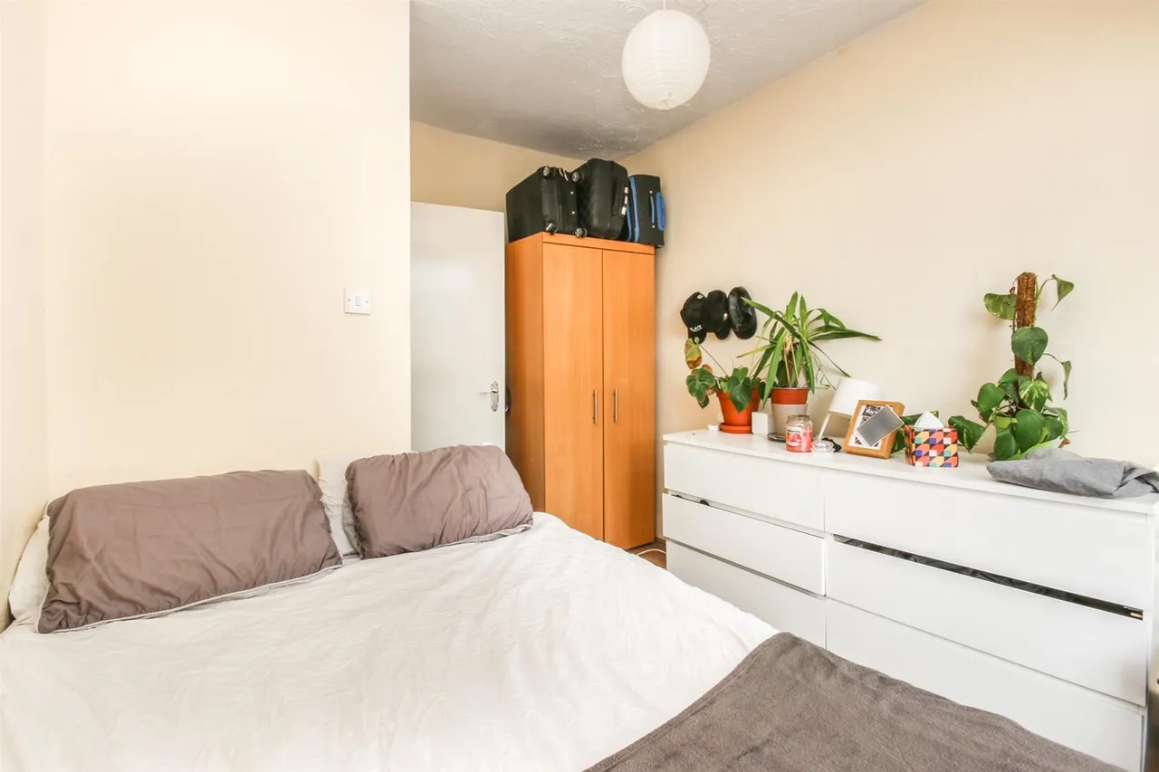 High Road, London, N22, photo 4