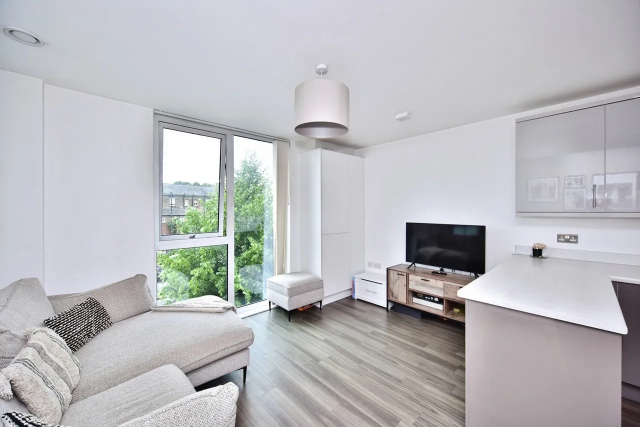 2 bed flat for sale, Corporation Street, Rochester, ME1