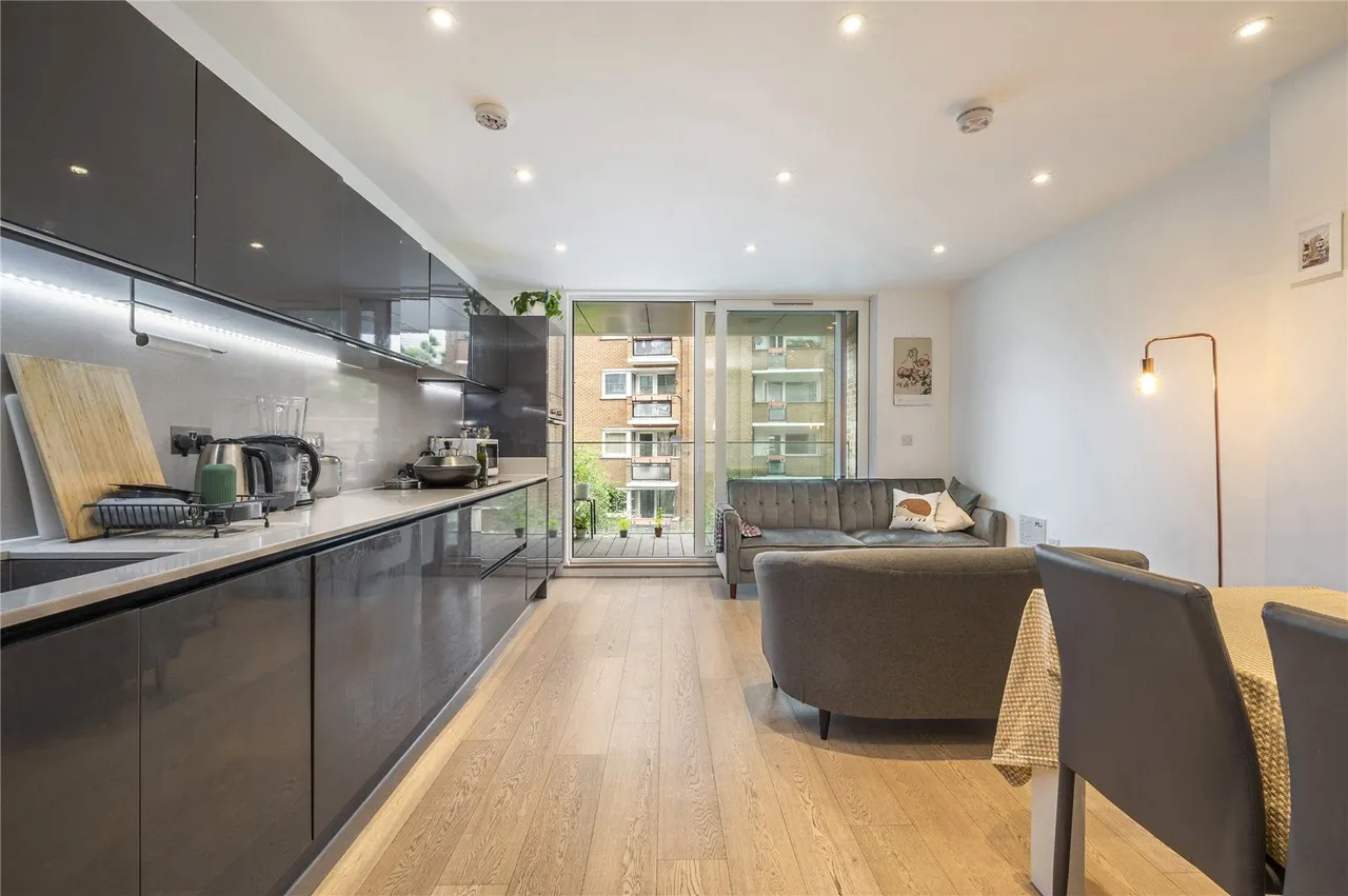 2 bed flat to rent, Pocock Street, London, SE1